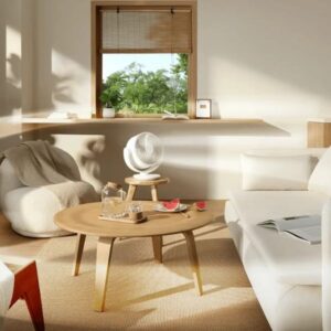 مروحة توجيه الهواءالذكية Xiaomi Smart Desktop Air Circulation Fan تجمع بين التصميم العصري والأداء الفائق في حجم مضغوط، حيث تُوفّر دوران هواء ثلاثي الأبعاد (120° أفقيًا × 100° رأسيًا) وقوة تدفق تصل إلى 1180 م³/س تصل حتى 10 م، بالإضافة إلى 100 مستوى سرعة مختلفة وصوت منخفض جداً (~28.4 ديسيبل) مما يجعلها مثالية للاستخدام أثناء النوم أو العمل. يمكن تشغيلها عن طريق منفذ Type-C أو بنك طاقة، وتدعم التحكم عبر تطبيق Xiaomi Home بالإضافة إلى التوافق مع Google Home وAlexa.