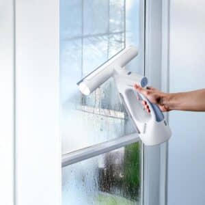 منظف نوافذ لاسلكي بورودو (Porodo Lifestyle Handheld Window Cleaner) يوفّر تنظيفًا سريعًا وفعّالًا للنوافذ والزجاج بدون خطوط أو بقايا ماء، تصميم محمول وخفيف مع عمل لاسلكي لحرية حركة كاملة، مثالي للبيوت، السيارات، والمكاتب للحصول على زجاج نظيف ولامع بسهولة.